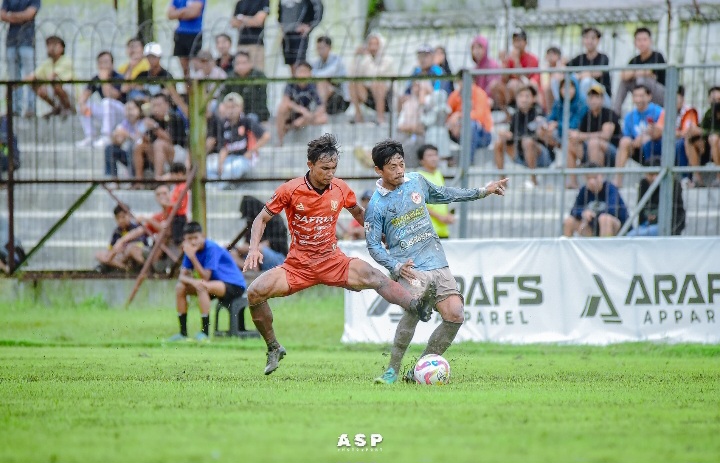 PSIR Rembang berhasil merebut puncak klasemen sementara Grup A Liga 4 Jawa Tengah usai mengalahkan Persiharjo Sukoharjo, di Stadion Krida Rembang, Minggu (18/1/2026).