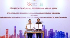 Wakil Ketua Dewan Komisioner OJK, Mirza Adityaswara dan Jaksa Agung Muda Tindak Pidana Umum Kejaksaan Republik Indonesia, Asep Nana Mulyana, tandatangni PKS tentang Penanganan dan Penyelesaian Perkara Tindak Pidana di Sektor Jasa Keuangan, Selasa (20/1/2026).