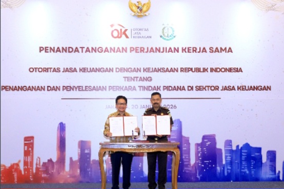 Wakil Ketua Dewan Komisioner OJK, Mirza Adityaswara dan Jaksa Agung Muda Tindak Pidana Umum Kejaksaan Republik Indonesia, Asep Nana Mulyana, tandatangni PKS tentang Penanganan dan Penyelesaian Perkara Tindak Pidana di Sektor Jasa Keuangan, Selasa (20/1/2026).