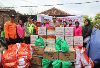 Polres Demak Gelar Bakti Sosial dan Layanan Kesehatan bagi Korban Banjir.