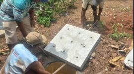 Warga kelurahan Kramas kecamatan Tembalang, kota Semarang membuat  lubang drumpori di pekarangan rumah.