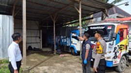 Anggota Polres Demak sedang melakukan olah TKP di tempat 
Athafariz Majid Alfariq (8), warga Desa Kuripan, Kecamatan Karangawen, Kabupaten Demak meninggal dunia akibat tersengat aliran listrik.