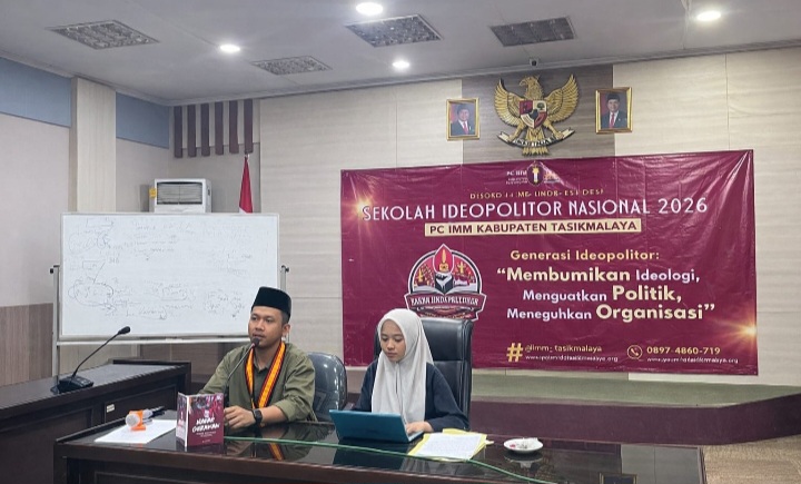 Muhamad Miqdar Nurdin (Ketua Umum PC IMM Kabupaten Tasikmalaya), memberikan sambutan  pembukaan Sekolah IDEOPOLITOR Nasional, Sabtu (31/1).