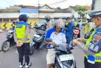 Satlantas Polres Demak bersama UPPD Kabupaten Demak dan Jasa Raharja menggelar razia kendaraan bermotor di kawasan Alun-alun Demak, Selasa (3/2/2026).