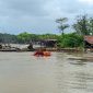 Basarnas Kantor SAR Semarang beserta tim SAR gabungan melakukan Operasi SAR pencarian terhadap Eko Kudiran (32) yang tenggelam di Muara Kali Sambong Desa Klidang Lor, Kec. Batang, Kab. Batang.