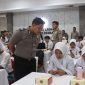 Para pelajar tingkat SMA sederajat di Kabupaten Demak sedang mengikuti 
pelatihan pemanfaatan kecerdasan buatan atau Artificial Intelligence (AI) di Ruang Wicaksana Laghawa, Polres Demak, Senin (9/2/2026).