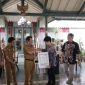 Bupati Wonosobo menyerahkan Sertifikat CHSE kepada 19 pelaku usaha pariwisata di Kabupaten Wonosobo, Senin (9/2/2026).