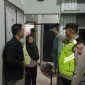 Anggota Polres Demak melakukan Olah TKP peristiwa gantung diri di rumah korban, Perumahan Tlogo Baru Asri, Desa Batursari, Kecamatan Mranggen, Demak.