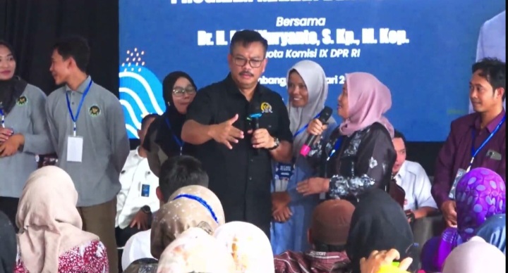 Anggota DPR RI, Edy Wuryanto, sedang mensosialisasikan program MBG bersama perwakilan Satuan Pelayanan Pemenuhan Gizi (SPPG) di Kecamatan Kragan, Selasa (17/2/2026).