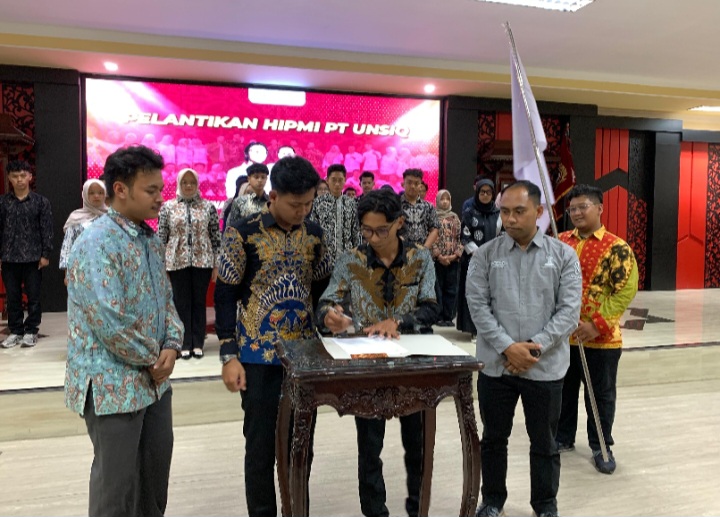Pelantikan Pengurus Himpunan Pengusaha Muda Indonesia Perguruan Tinggi (HIPMI PT) Universitas Sains Al-Qur’an (UNSIQ) Jawa Tengah masa bakti 2026–2027,  di Ruang Mangunkusuma Setda Wonosobo, Rabu (18/2/2026).
