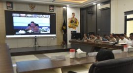 Rakor Lintas Sektor Pemkab Wonosobo, jajaran TNI-Polri dan Forkopimda secara virtual melalui Zoom bersama Kapolri dan jajaran menteri, di Aula Endra Dharma Laksana Polres Wonosobo, Senin (2/3/2026).
