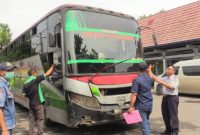 Dishub Kabupaten Rembang bersama Satlantas Polres Rembang menggelar pemeriksaan kelaikan angkutan umum di Terminal Rembang, Selasa (3/3/2026).