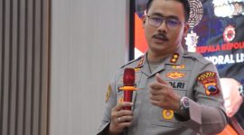 Kapolres Demak, AKBP Arrizal Samelino Gandasaputra, memberikan arahan kepada Bhabinkamtibmas jajaran Polres Demak, di Aula Wicaksana Laghawa, Selasa (3/3/2026).
