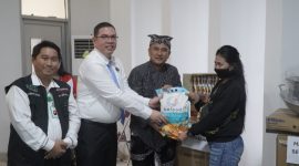 Kepala BNNP Jawa Tengah, Toton Rasyid menyerahkan bantuan Asistensi Rehabilitasi Sosial (ATENSI) bagi masyarakat Pemerlu Pelayanan Kesejahteraan Sosial (PPKS).