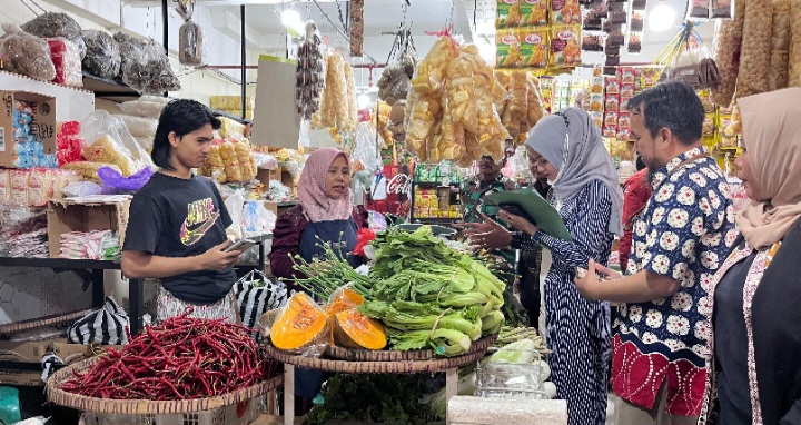Tim Pengendali Inflasi Daerah (TPID) kabupaten Wonosobo melaksanakan kegiatan Monitoring dan Evaluasi (Monev) ketersediaan kebutuhan pokok masyarakat (kepokmas) di pasar tradisional.