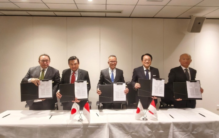 Penandatanganan kesepakatan kerja sama bisnis antara PT Solusi Bangun Indonesia Tbk dan Taiheiyo Cement Corporation di Tokyo, Jepang, 27 Januari 2026, untuk pengembangan solusi stabilisasi tanah di Indonesia.