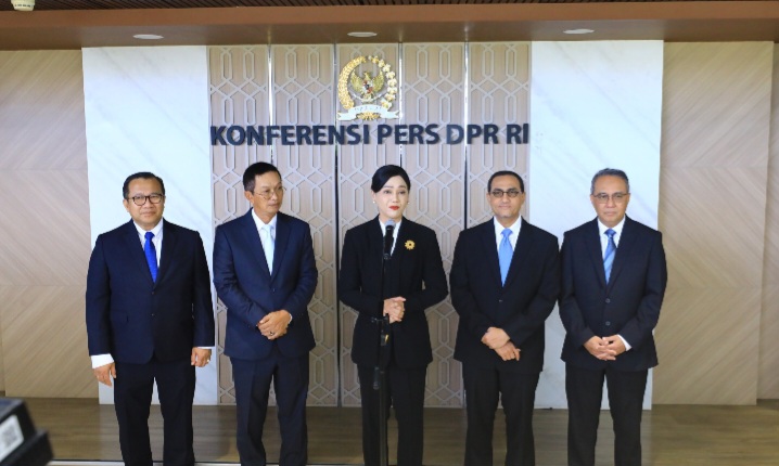 Lima Calon Anggota Dewan Komisioner OJK yang ditetapkan DPR RI.