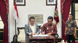 Bupati Wonosobo, Afif Nurhidayat bersama Direktur PT Tribaliv Green Solutions, Trigo Neo Starden, menandatangani proyek pengolahan sampah menjadi energi ramah lingkungan atau waste-to-energy di Ruang Perundingan Pendopo Bupati Wonosobo, Jumat (13/3/2026).