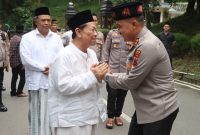 Kapolres Demak, AKBP Arrizal Samelino Gandasaputra bersama jajaran melakukan silaturahmi ke 
kediaman KH. Munif Muhammad Zuhri, pengasuh Pondok Pesantren Girikesumo di Kecamatan Mranggen,
Kabupaten Demak, Jumat (27/3/2026). 