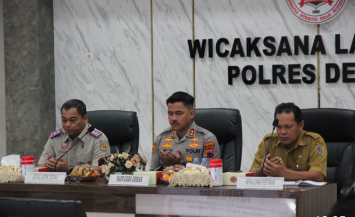 Kapolres Demak, AKBP Arrizal Samelino Gandasaputra (tengah), dalam rapat koordinasi ketahanan pangan di Aula Wicaksana Laghawa, Selasa (14/4/2026).