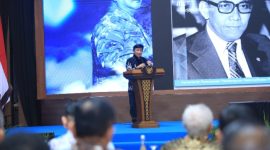 Deputi Bidang Pembangunan Kewilayahan Kementerian PPN/Bappenas Medrilzam, mewakili Menteri Perencanaan Pembangunan Nasional/Kepala Bappenas, hadir sebagai narasumber dalam rangkaian Kursus Pemantapan Pimpinan Daerah (KPPD) bagi Ketua DPRD seluruh Indonesia di Akademi Militer Magelang, Jumat (17/4).