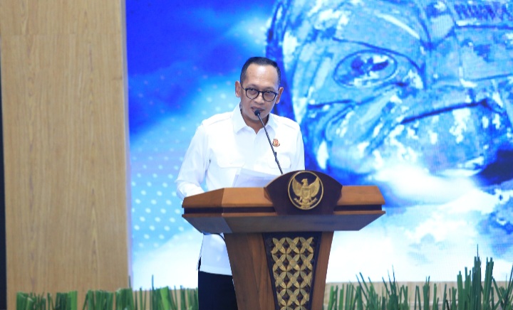 Kepala Kejaksaan Tinggi Jawa Tengah (Kajati Jateng), Teguh Subroto hadir sebagai narasumber  dalam rangkaian Kursus Pemantapan Pimpinan Daerah (KPPD) bagi Ketua DPRD seluruh Indonesia di Akademi Militer Magelang, Minggu (19/4).


