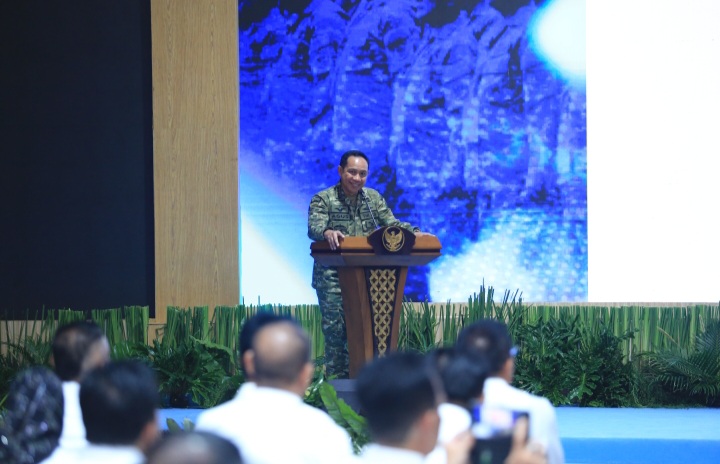 Panglima TNI Jenderal TNI, Agus Subiyanto, sebagai narasumber  dalam rangkaian Kursus Pemantapan Pimpinan Daerah (KPPD) bagi Ketua DPRD seluruh Indonesia di Akademi Militer Magelang, Minggu (19/4).