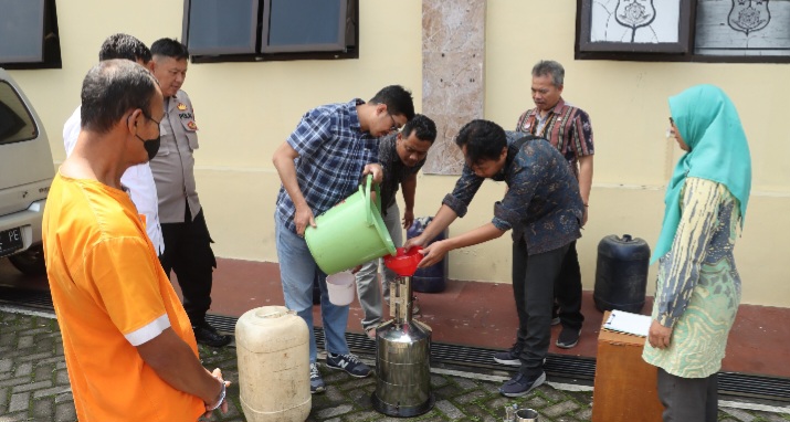 Satuan Reserse Kriminal Polres Wonosobo berhasil mengungkap kasus dugaan penyalahgunaan bahan bakar minyak (BBM) bersubsidi jenis pertalite di wilayah Kabupaten Wonosobo.