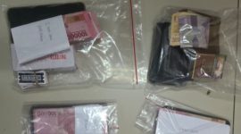 Sejumlah barang bukti kasus tindak pidana perjudian yang terjadi di wilayah Kecamatan Garung. Antara lain satu set kartu remi, satu wadah kartu ceki, serta uang tunai dengan total jutaan rupiah yang berasal dari para pelaku dan taruhan permainan.
