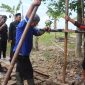Kapolres Demak, AKBP Arrizal Samelino Gandasaputra, meninjau  pembuatan sumur bor di Dukuh Solondoko, Desa Trimulyo, Kecamatan Guntur.
