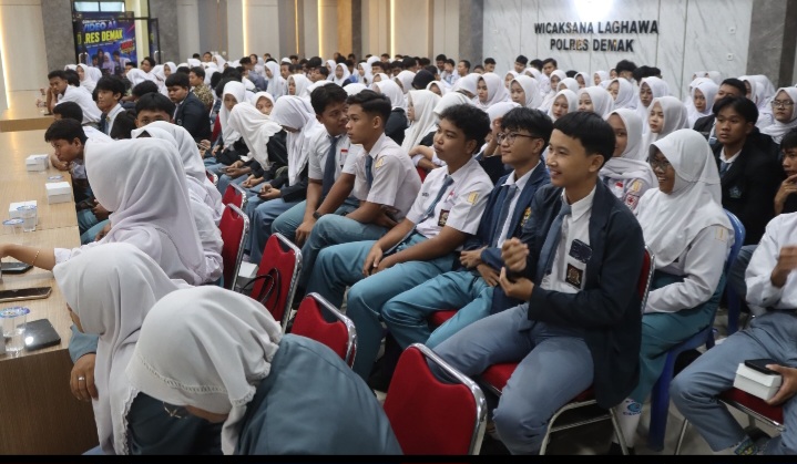 Sebanyak 363 siswa dari 24 SMA di Kabupaten Demak mengikuti Lomba Konten Kreator AI yang diselenggarakan Polres Demak, Jumat (1/5).