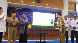 Sekretaris Daerah (Sekda) Rembang Fahrudin, mewakili Bupati Rembang H. Harno, meluncurkan portal Educare di Aula Lantai 4 Kantor Bupati Rembang, Senin (4/5/2026).