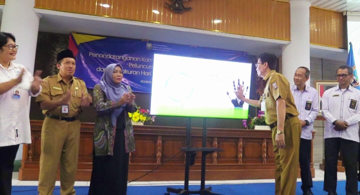Sekretaris Daerah (Sekda) Rembang Fahrudin, mewakili Bupati Rembang H. Harno, meluncurkan portal Educare di Aula Lantai 4 Kantor Bupati Rembang, Senin (4/5/2026).