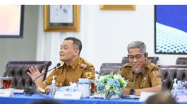 Gubernur Jawa Tengah, Ahmad Luthfi, 
memberikan arahan pada acara Rapat Koordinasi Pengendalian Operasional Kegiatan (POK) Triwulan I 2026, di Kantor Gubernur Jateng, Senin (4/5/2026).