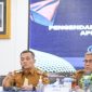 Gubernur Jawa Tengaj, Ahmad Luthfi (kiri) saat rapat koordinasi Pengendalian Operasional Kegiatan (POK) Triwulan I 2026, di Kantor Gubernur Jawa Tengah, Senin (4/5/2026).