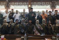 Kepala BNNP Jawa Tengah, Toton Rasyid, Wakil Bupati Jepara, Muhamad Ibnu Hajar, Ketua BANN Kabupaten Jepara dan Ketua Kadin Kabupaten Jepara bersama para peserta Pemilihan Duta Anti Narkoba Pelajar Kabupaten Jepara Tahun 2026.