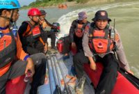 Tim SAR gabungan menyusuri sungai Lusi mencari Yusuf Afandi/AF (24), warga Godong Grobogan yang pada Senin (4/5/26) dilaporkan hanyut di sungai Lusi yang berada di dusun Brakas desa Terkesi, Klambu, Grobogan.