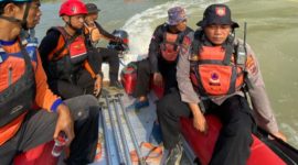 Tim SAR gabungan menyusuri sungai Lusi mencari Yusuf Afandi/AF (24), warga Godong Grobogan yang pada Senin (4/5/26) dilaporkan hanyut di sungai Lusi yang berada di dusun Brakas desa Terkesi, Klambu, Grobogan.