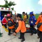 Tim SAR Gabungan sedang mengvakuasi Jasad AF yang hanyut di sungai Lusi saat berburu biawak.