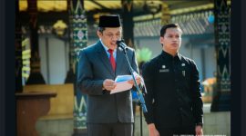 Bupati Wonosobo, Afif Nurhidayat membacakan sambutan menteri Komunikasi dan Digital RI, dalam upacara Peringatan Hari Kebangkitan Nasional ke-182 tahun 2026 di halaman Pendopo Selatan, Rabu (20/5/2026).