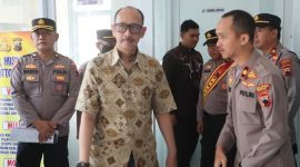 Karo Ops Polda Jateng, Basya Radyananda didampingi Kapolres Demak, AKBP Arrizal Samelino Gandasaputra pimpin supervisi penguatan layanan Polisi 110 dan Command Center di Sentra Pelayanan Kepolisian Terpadu (SPKT) Polres Demak, Jumat (22/5/2026).