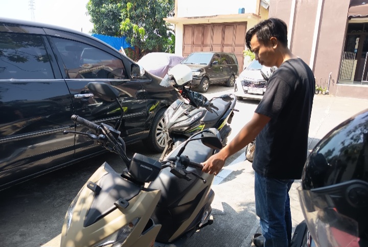 AS (34), warga Kabupaten Grobogan, pelaku pencurian sepeda motor di sebuah rumah kos di Kampung Stasiun, Desa Jogoloyo, Kecamatan Wonosalam, Kabupaten Demak.