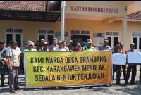 Warga Desa Brambang, Kecamatan Karangawen, Kabupaten Demak, menolak segala bentuk praktik perjudian di lingkungan mereka.
