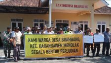 Warga Desa Brambang, Kecamatan Karangawen, Kabupaten Demak, menolak segala bentuk praktik perjudian di lingkungan mereka.