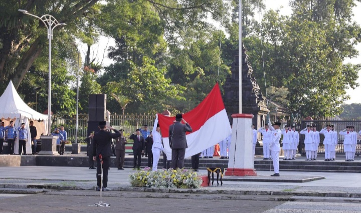 Upacara Peringatan Hari Lahir Pancasila Tahun 2026 berlangsung di 
Alun-Alun Wonosobo, Senin (1/6/2026).