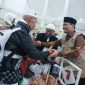 Gubernur Jawa Tengah, Ahmad Luthfi
menyambut kedatangan ratusan jemaah haji di Asrama Haji Donohudan, Kabupaten Boyolali, Selasa (2/6/2026) malam.