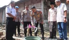 Kapolres Demak, AKBP Arrizal Samelino Gandasaputra, meresmikan operasional sumur bor di Dukuh Solondoko, Desa Trimulyo, Kecamatan Guntur, Rabu (3/6/2026).