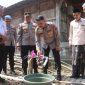 Kapolres Demak, AKBP Arrizal Samelino Gandasaputra, meresmikan operasional sumur bor di Dukuh Solondoko, Desa Trimulyo, Kecamatan Guntur, Rabu (3/6/2026).