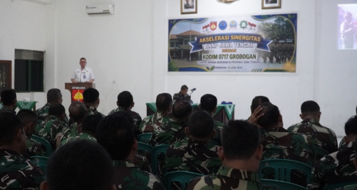 Para prajurit dan ASN di lingkungan Kodim 0717/Grobogan mengikuti sosialisasi pencegahan, pemberantasan, penyalahgunaan, dan peredaran gelap narkotika (P4GN), di Aula Utama Kodim 0717 Grobogan, Rabu (10/6/2026).