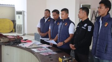 Konferensi pers kasus pembakaran dua Rumah di Karangawen, berlangsung di Mapolres Demak, Jum'at (12/6/2026).